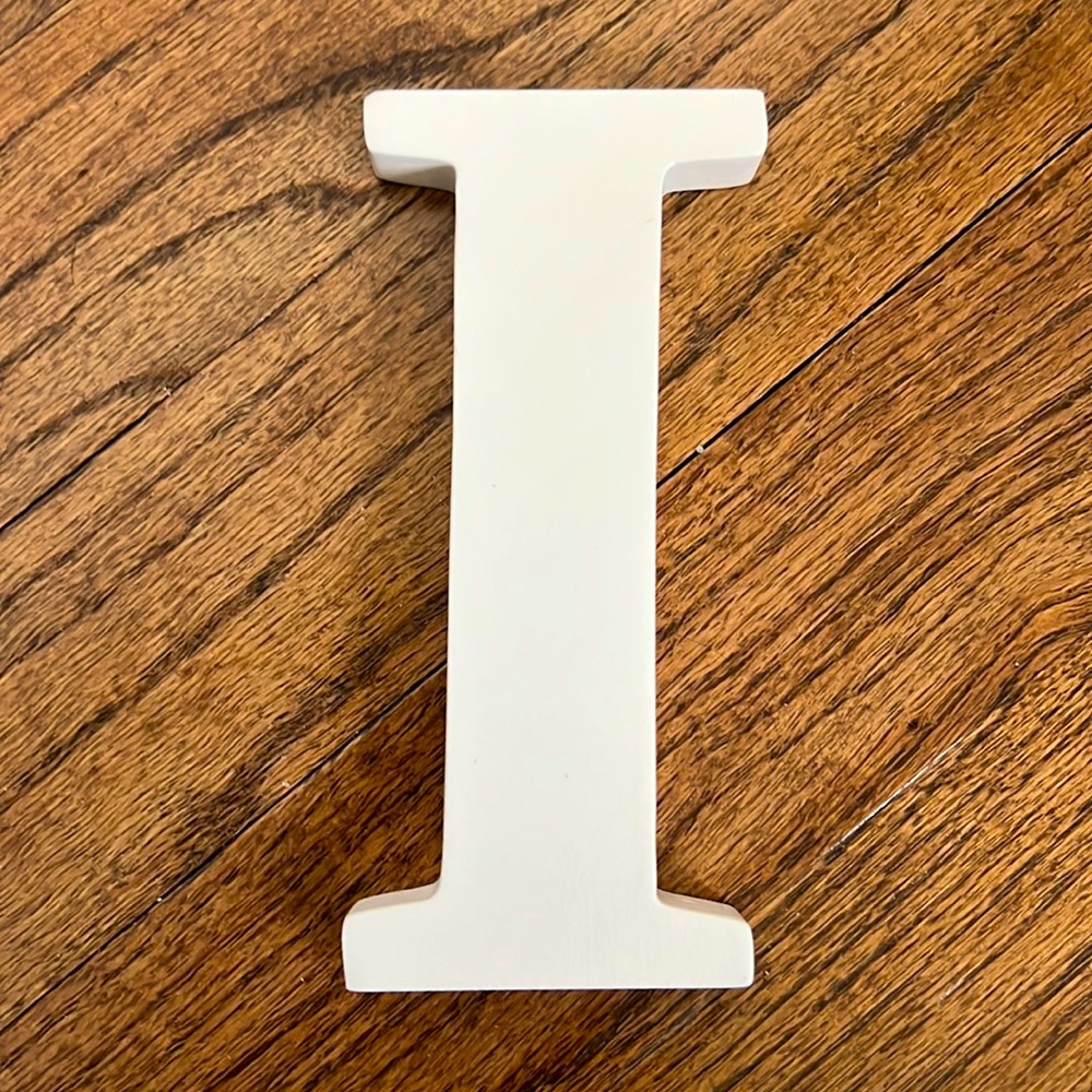 “I” initial wall decor
